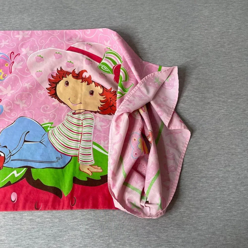 Strawberry Shortcake Y2K Vintage 2000s Pink Graphic Pillowcase